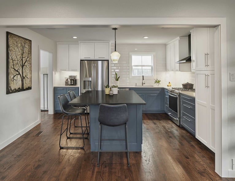 Kitchen remodel in Dallas, Texas with island and seating by Sardone | McLain Construction